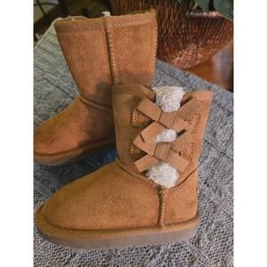 KOOLABURRA by UGG Kids Victoria Chestnut Suede Bow Boots Size 8